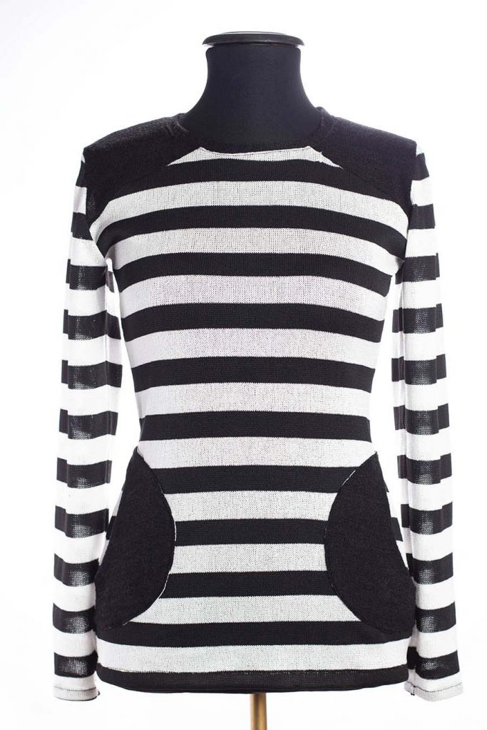 LINE POCKET SWEATER RIVAL DISEÑO INDUMENTARIA BLANCO NEGRO