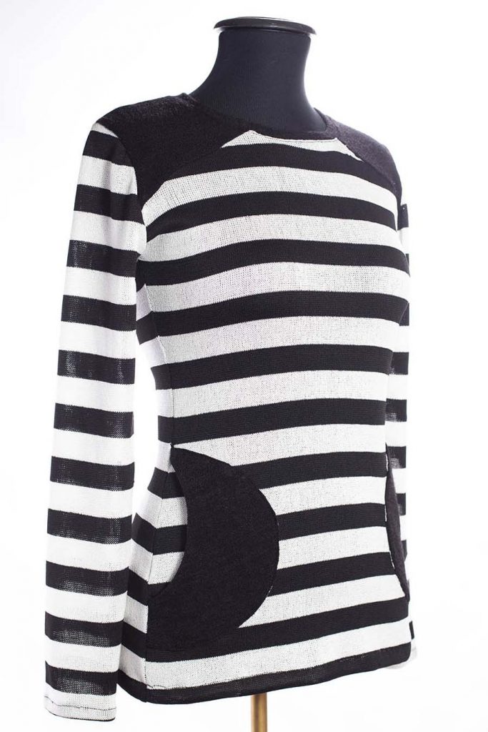 LINE POCKET SWEATER RIVAL DISEÑO INDUMENTARIA BLANCO NEGRO