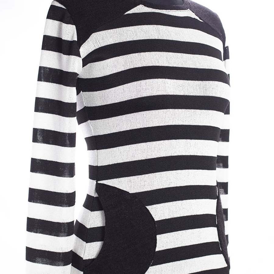 LINE POCKET SWEATER RIVAL DISEÑO INDUMENTARIA BLANCO NEGRO
