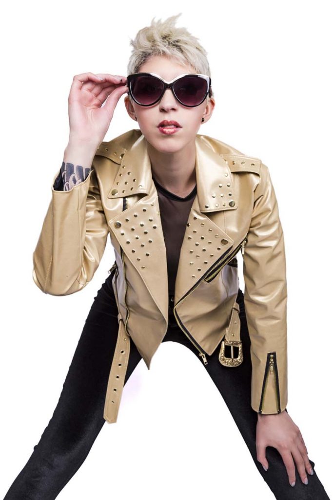 RAMONA ECO CHAQUETA RIVAL DISEÑO INDUMENTARIA DORADA